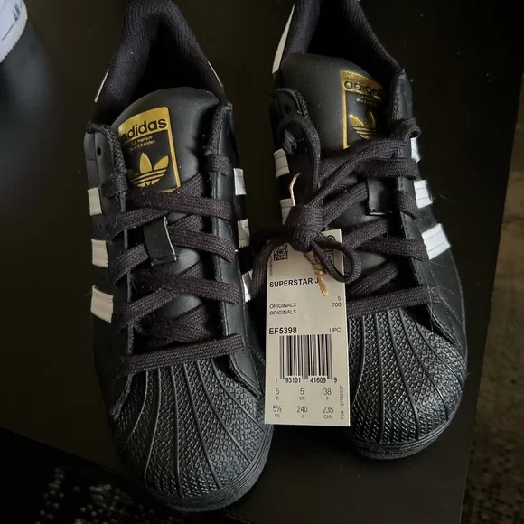 adidas | Shoes | Adidas Size 5 2 Grade School Black Gold And White Adidas  Black Gold | Poshmark